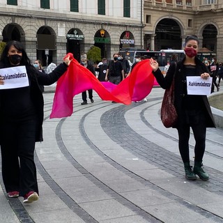 Mondo della cultura e dello spettacolo in piazza per chiedere certezze alle istituzioni (FOTO e VIDEO)