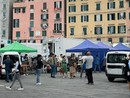 Le riprese del film su Paolo Villaggio arrivano in centro, centinaia di curiosi attirati dal set