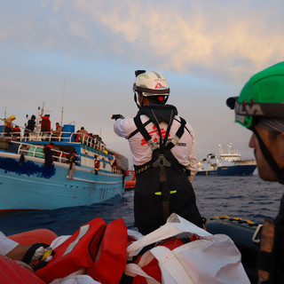 La Geo Barents di Medici Senza Frontiere assegnata al porto di La Spezia: a bordo 336 migranti (Foto)