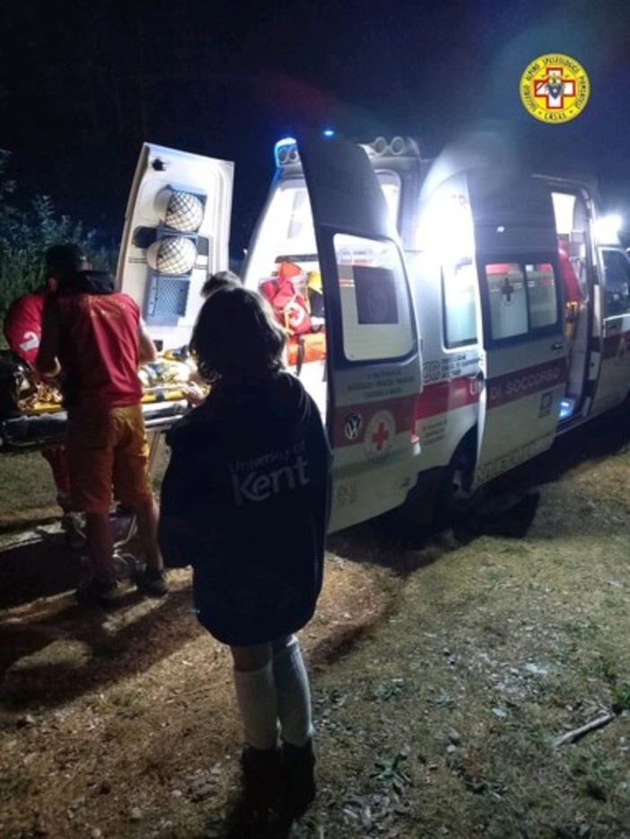 Scout genovese cade in un bosco di Canosio, i compagni la vegliano fino all'arrivo dei soccorsi