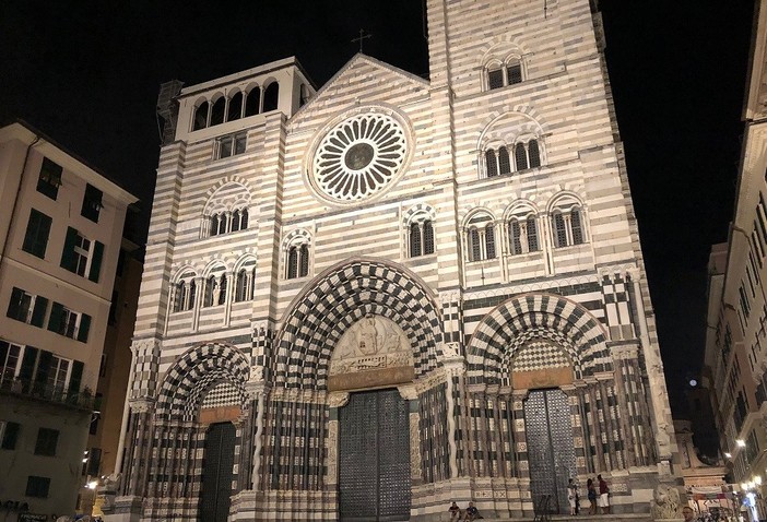 Piano caruggi, la Cattedrale di San Lorenzo ancora più bella nelle ore notturne grazie alla nuova illuminazione scenografica 