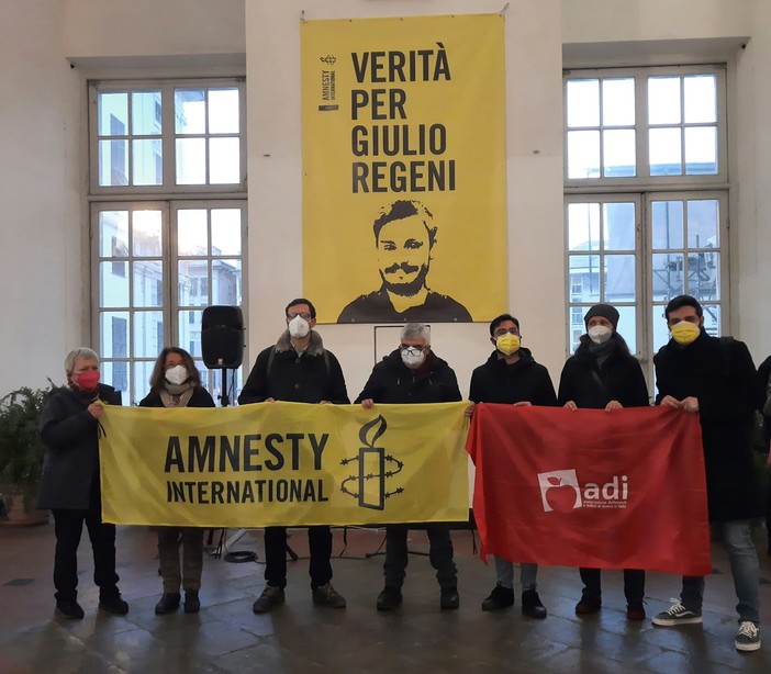 Inaugurato lo striscione dedicato a Giulio Regeni nell'atrio di Palazzo Ducale