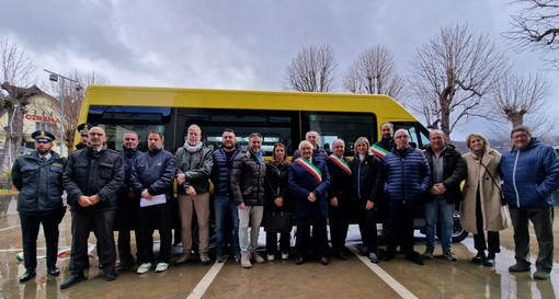 La Regione Liguria dona un nuovo scuolabus per i bimbi di Torriglia