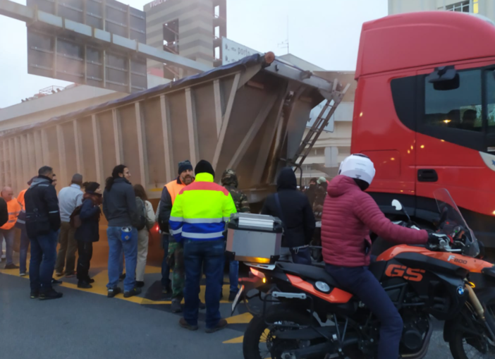 Protesta in porto, riaperti in serata i varchi San Benigno e Albertazzi, ma lo sciopero prosegue