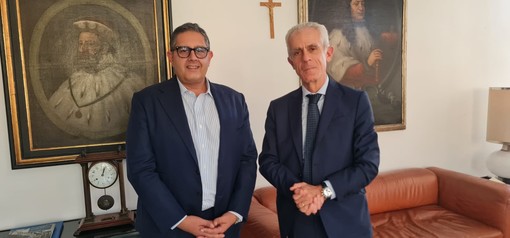 Il nuovo procuratore capo di Genova Piacente accoglie in Procura Giovanni Toti
