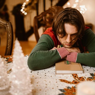 Tempo di Natale - Il lato oscuro delle feste: come affrontare il burnout natalizio?