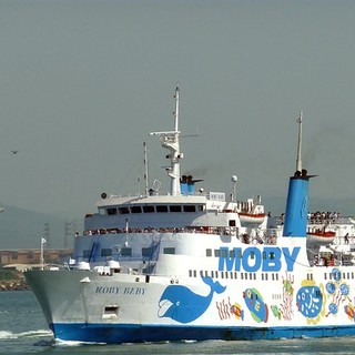 Grave incidente a bordo di un traghetto Moby a Genova, marittimo rimane schiacciato in una porta stagna