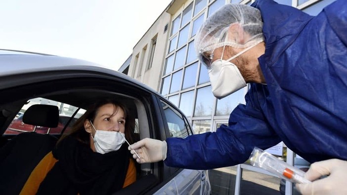 Coronavirus, tampone obbligatorio a tutte le persone provenienti o di rientro da Spagna, Grecia, Malta e Croazia