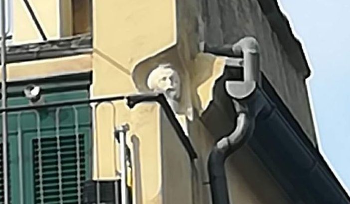 La leggenda della scultura della testa del boia di piazza Cavour