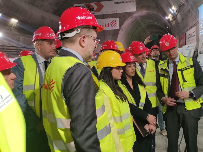 Visita nel tunnel del Terzo Valico: mancano circa 10 km al termine