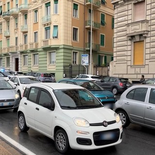 Genova sceglie l’ibrido e snobba l’elettrico: l’auto a benzina non è più la prima scelta