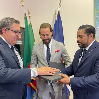 Regione, Toti incontra il viceministro degli esteri della Repubblica Dominicana: “Rapporti cordiali che potranno portare ad una proficua collaborazione”