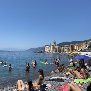 Camogli, si tuffa in mare ma non riesce a tornare a riva: turista salvato dai bagnanti