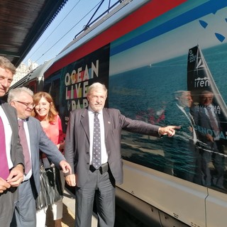 Un treno Intercity dedicato a The Ocean Race Genova The Grand Finale attraversa la Liguria (foto)