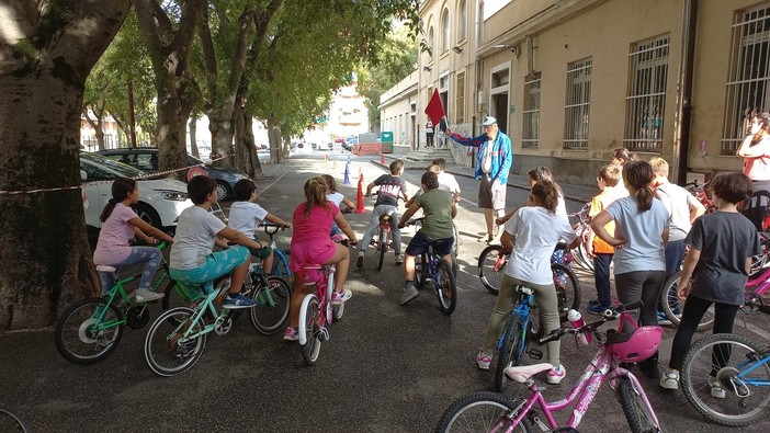 'Piazza Scolastica' per un giorno, così piazzale Valery accoglie giochi e laboratori per oltre 200 bambini