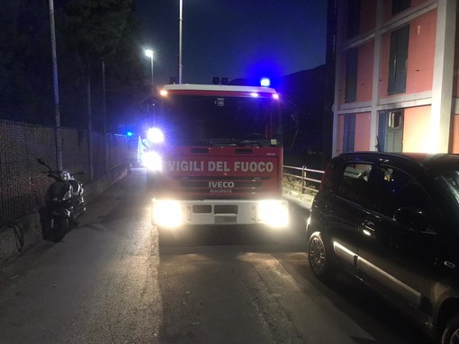 Via Tofane, incendio in appartamento: strada chiusa per intervento dei vigili del fuoco