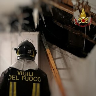 Multedo: intervento dei vigili del fuoco per l'incendio di una canna fumaria di una abitazione. Nessun intossicato