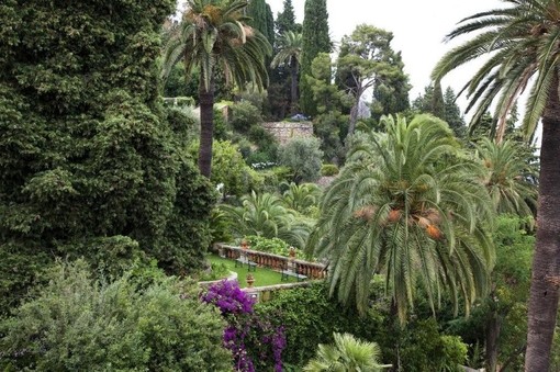 Sensi in festa per la visita guidata dedicata ai non vedenti di Parco Durazzo Pallavicini