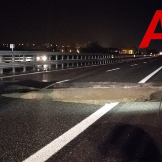 La voragine apertasi nella serata di ieri sul tratto astigiano dell'A21