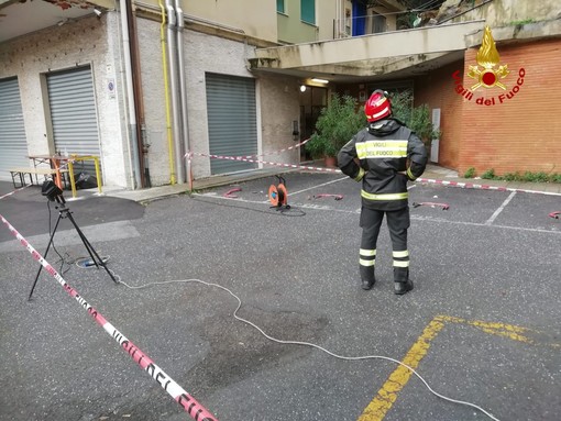 Frana di via Posalunga, da questo pomeriggio gli sfollati potranno rientrare nelle loro abitazioni, ma dovranno tenere chiuse le tapparelle