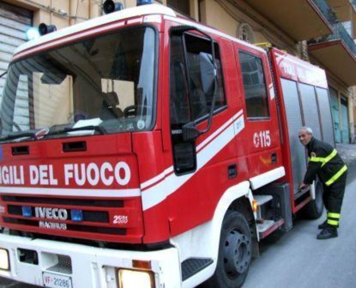 Finale: maltempo, clochard salvato dai vigili del fuoco di Albenga