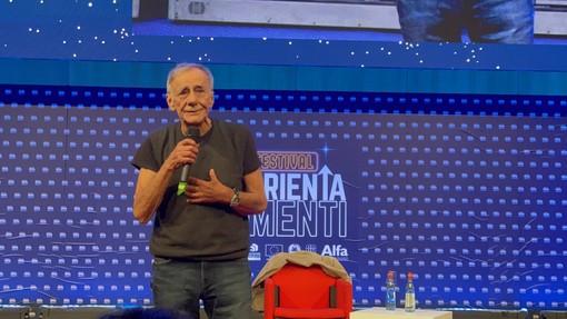 Roberto Vecchioni a Orientamenti: &quot;La cultura e l'arte come corazza per affrontare le difficoltà della vita&quot;