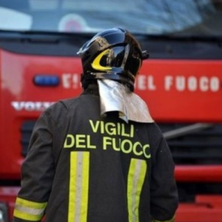 Via Giovanni XXIII, prende fuoco la cappa di una cucina: intervento dei vigili del fuoco