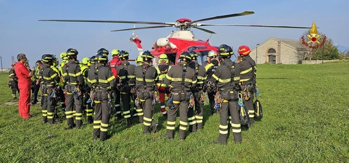 A Forte Begato l'esercitazione con l'elicottero Drago di vigili del fuoco e personale del 118