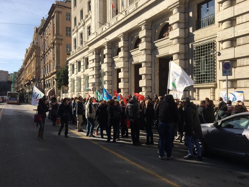 Lavoratori di Agenzia delle Entrate e delle Dogane in piazza per chiedere investimenti e assunzioni (VIDEO)