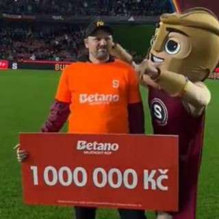 Tifoso 'fuoriclasse' fa gol e vince 40mila euro - Video