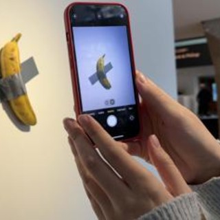 La Banana di Maurizio Cattelan all'asta per 1 milione di dollari