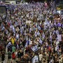 Israele, decine di migliaia in piazza contro governo Netanyahu: c'è anche Gantz