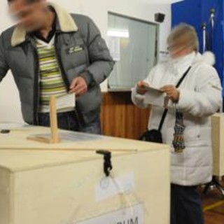 Romania di nuovo al voto, urne aperte per le presidenziali tra polemiche e incertezze