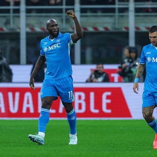 Il Napoli vola con Lukaku e Kvara, piegato 2-0 il Milan