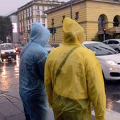 Maltempo Italia, oggi allerta arancione in 5 regioni: scuole chiuse e rischio nubifragi