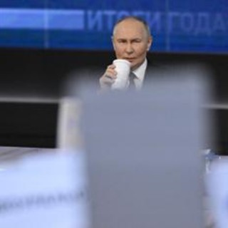 Putin e l'attacco di tosse in diretta: che cos'ha lo 'zar'?