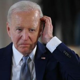 Biden, spaccatura tra famiglia e staff. Trump sarcastico: &quot;Ignori i critici e vada avanti&quot;