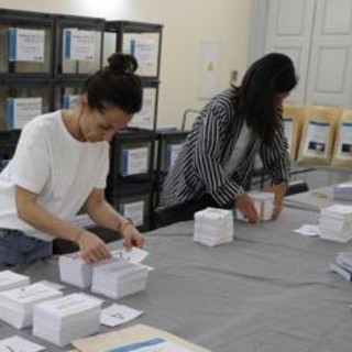 Francia, domenica il voto anticipato: come funzionano le elezioni