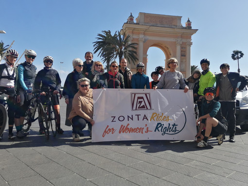 Torna &quot;a casa&quot; la Zonta Ride: fa tappa a Finale Ligure la pedalata solidale in bici per le bambine del Madagascar (FOTO e VIDEO)